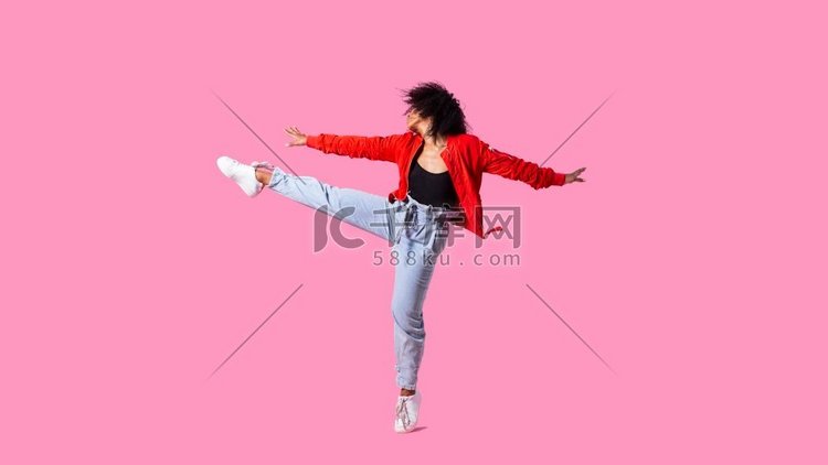 肖像年轻女子跳跃2