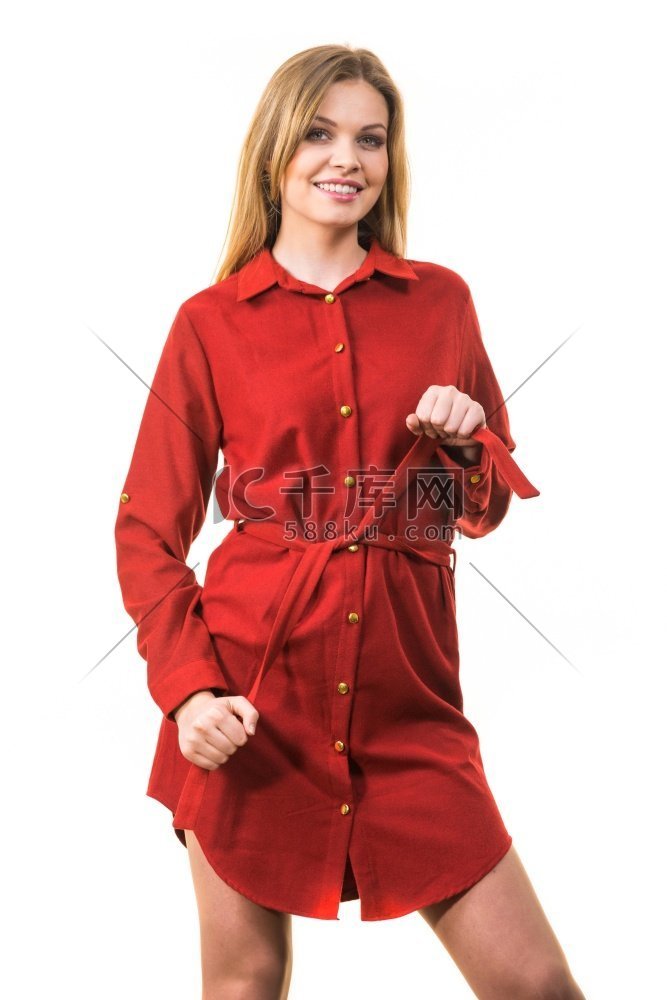时尚美女，穿着优雅的休闲红色短