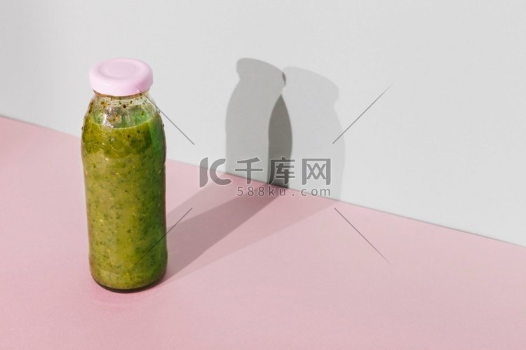 瓶装绿冰沙桌