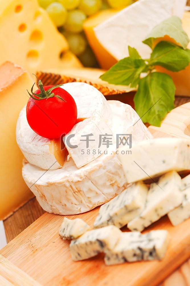 木桌上的奶酪