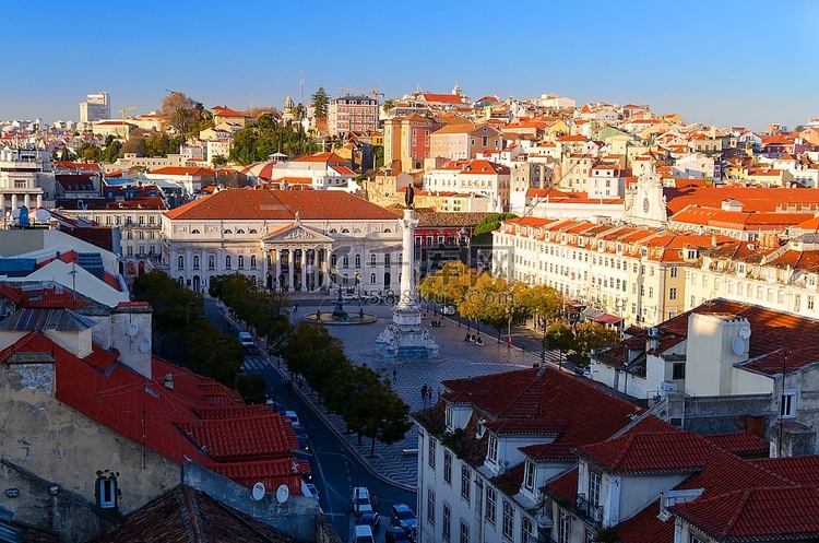从葡萄牙圣胡斯塔电梯俯瞰里斯本