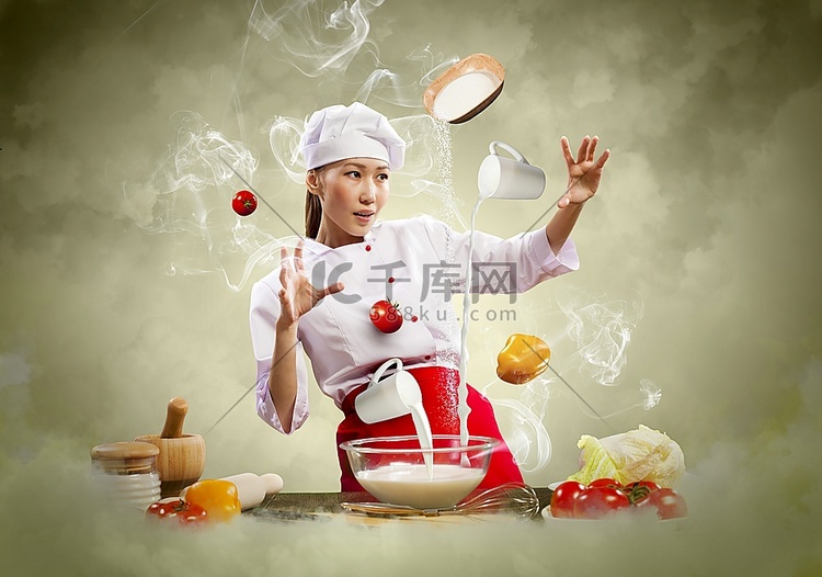 亚洲女性烹饪在色彩的衬托下变得