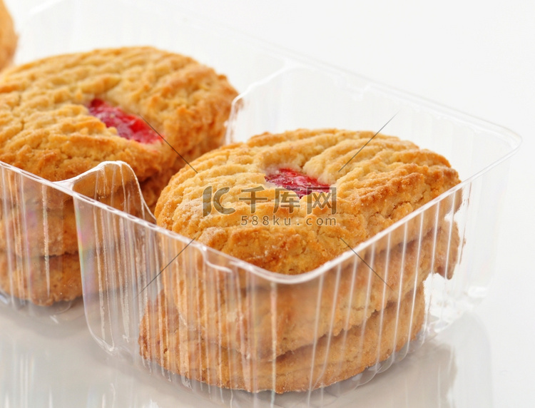 盒子里的草莓饼干