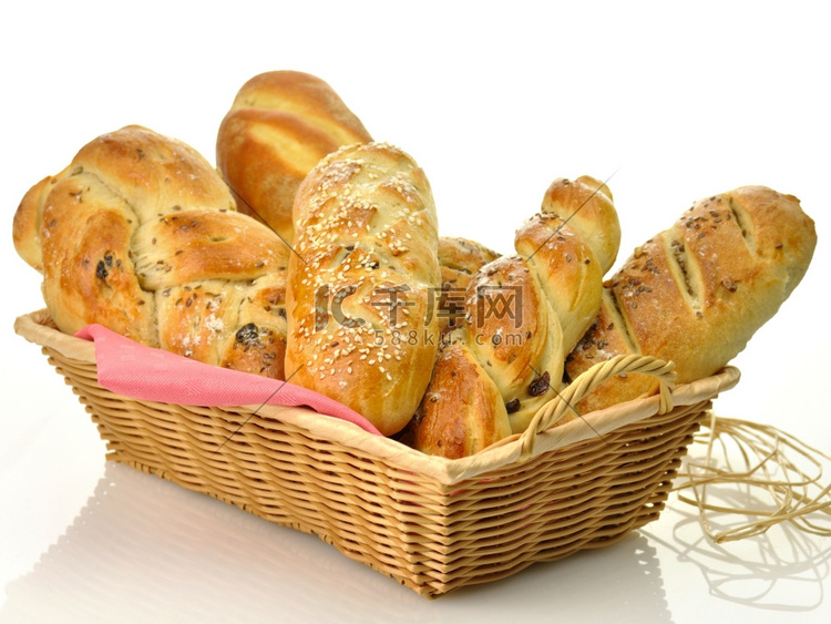 篮子里的各种面包