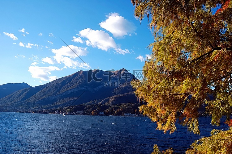 秋季的湖泊景观，意大利科莫湖
