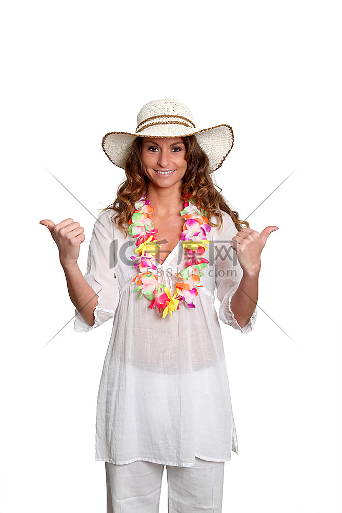 穿着夏威夷服装的快乐女人