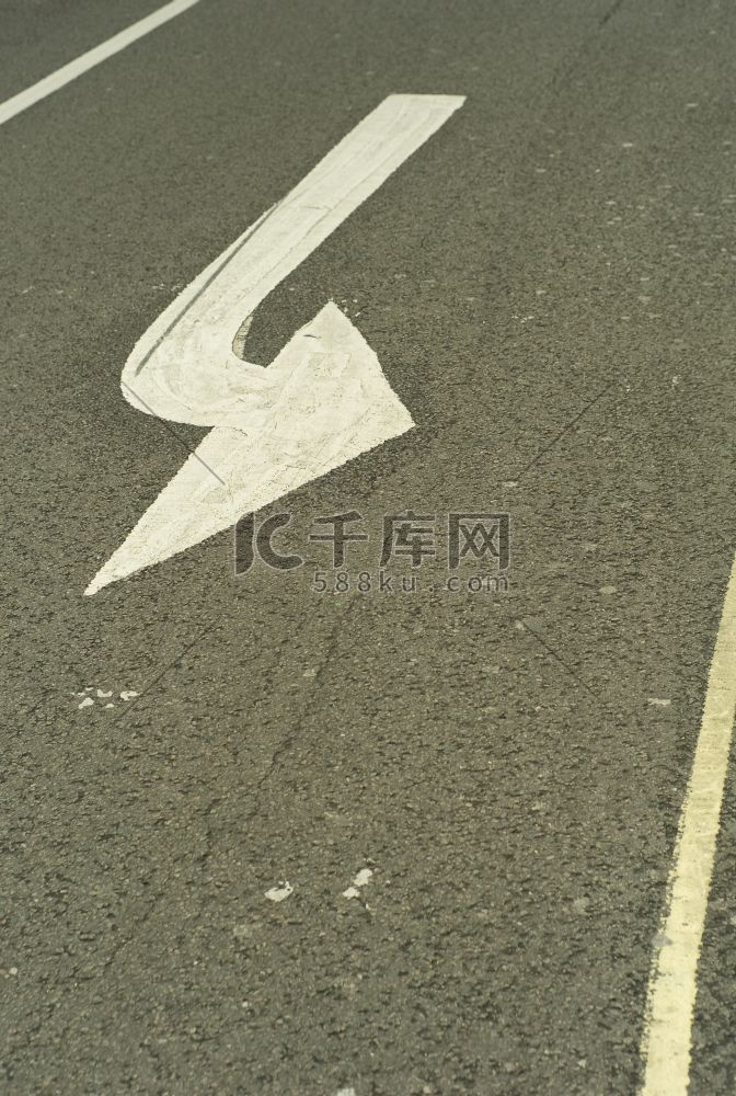 指挥交通的道路标记