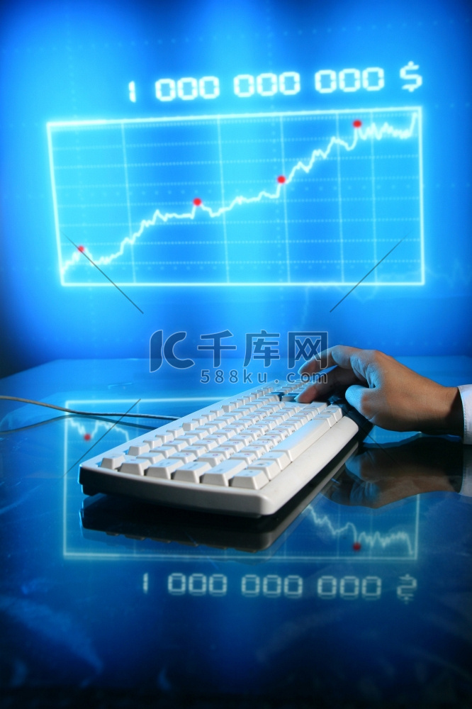 商人在键盘上输入金融数据信息