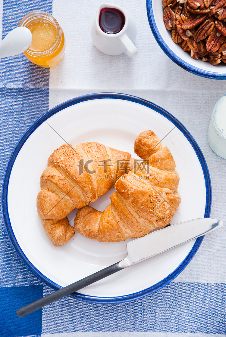 欧式早餐-牛角面包