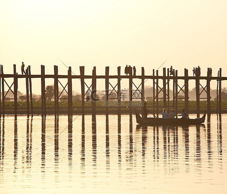 缅甸著名的落日滴答桥