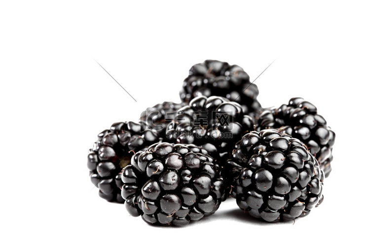 黑莓被隔离在白色背景上