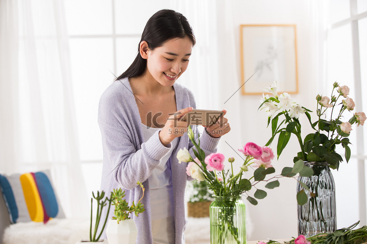 青年女人的家庭生活