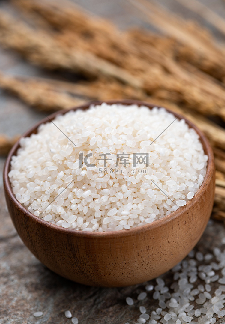 一碗大米和水稻