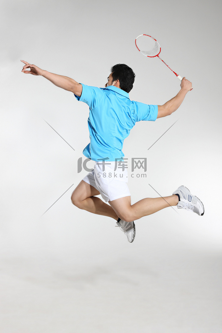 东方青年男子打网球