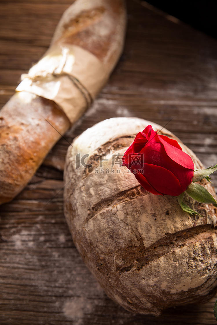 玫瑰花和面包