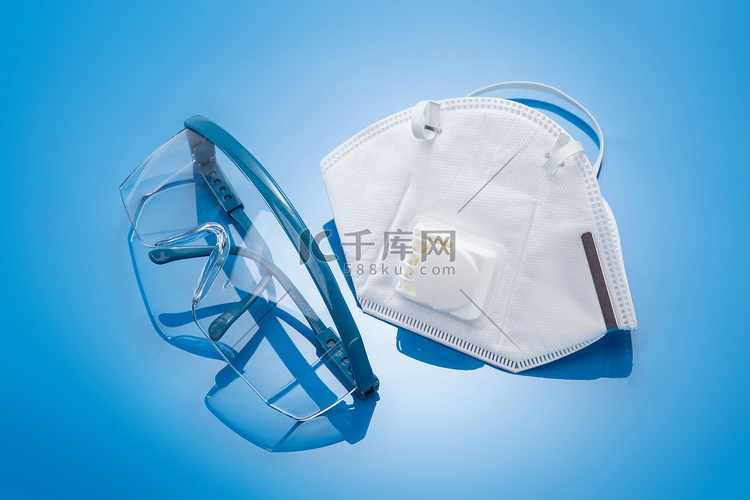 颗粒物防护口罩和护目镜