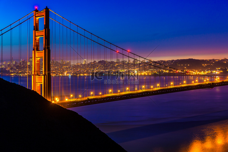 旧金山金门大桥日落通过电缆