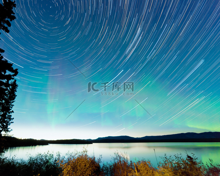 Startrails 北极光展示 Lake Laberge