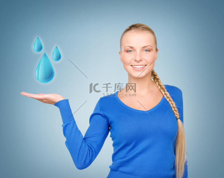 显示蓝色水滴的女人
