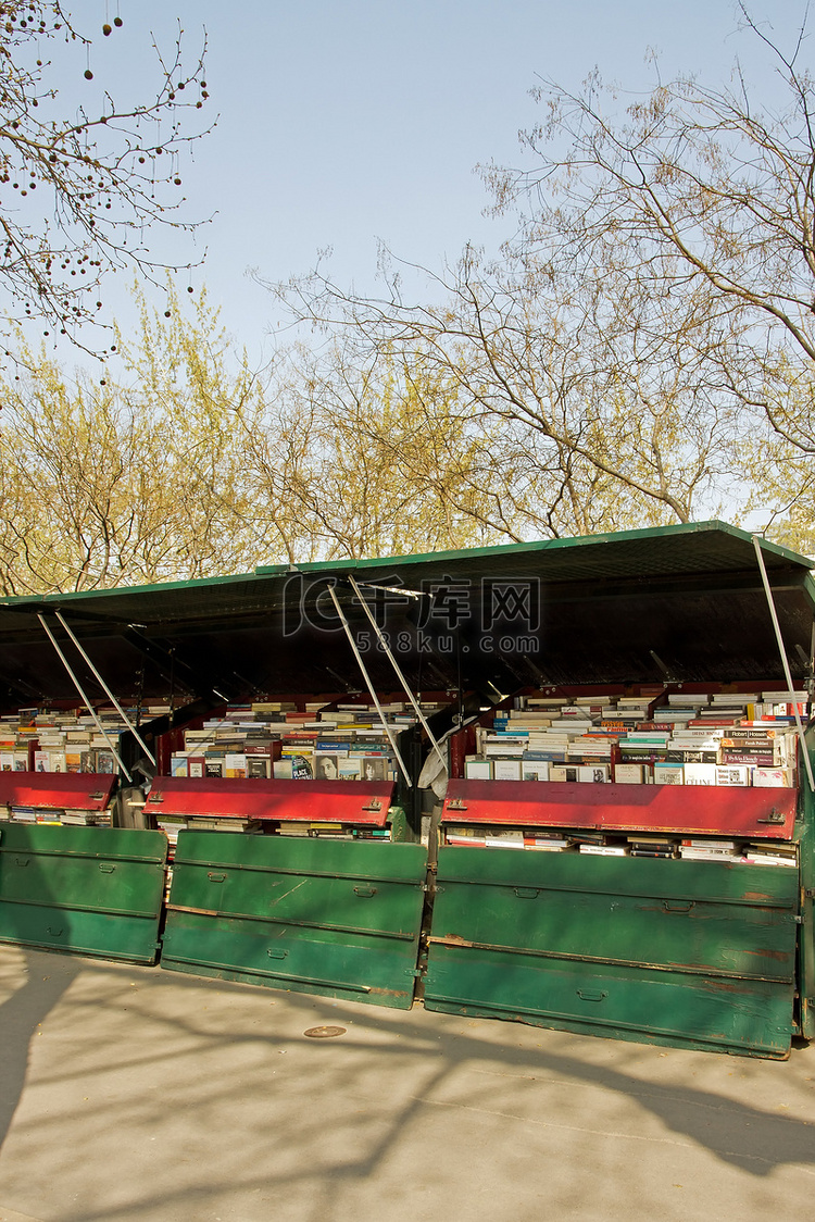 巴黎塞纳河畔的书商
