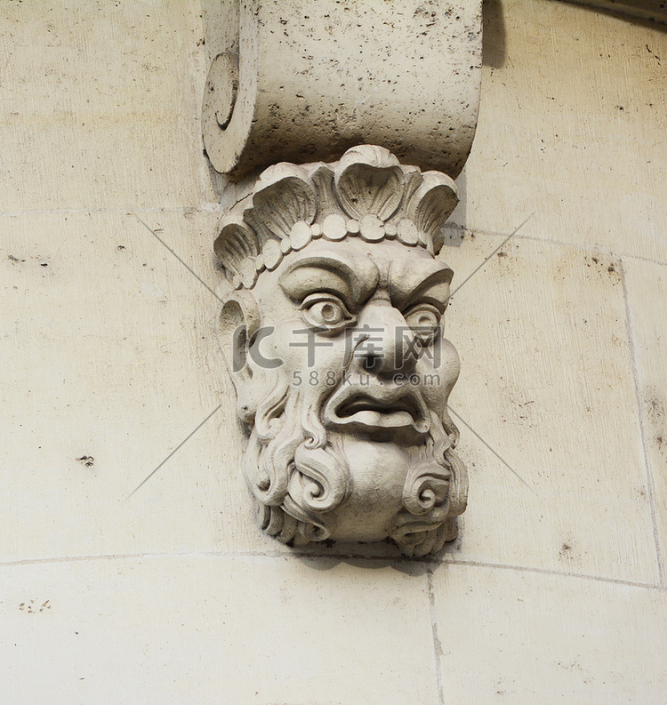 巴黎新桥上的雕刻石面具