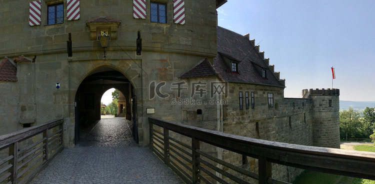 阿尔滕堡城堡入口处的全景