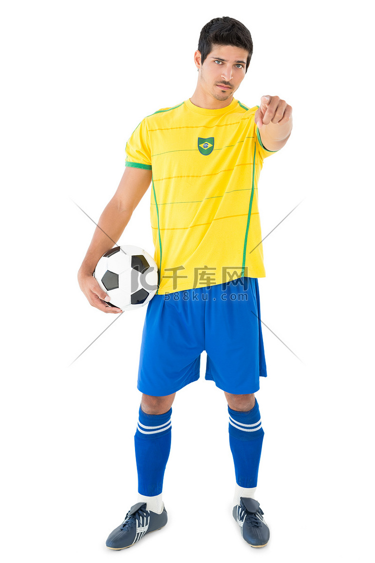 一位英俊的巴西足球运动员的肖像
