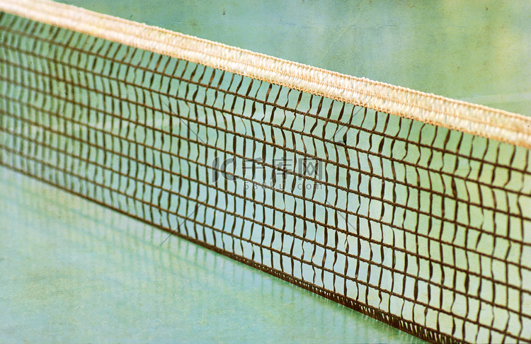 网球场和网球网。