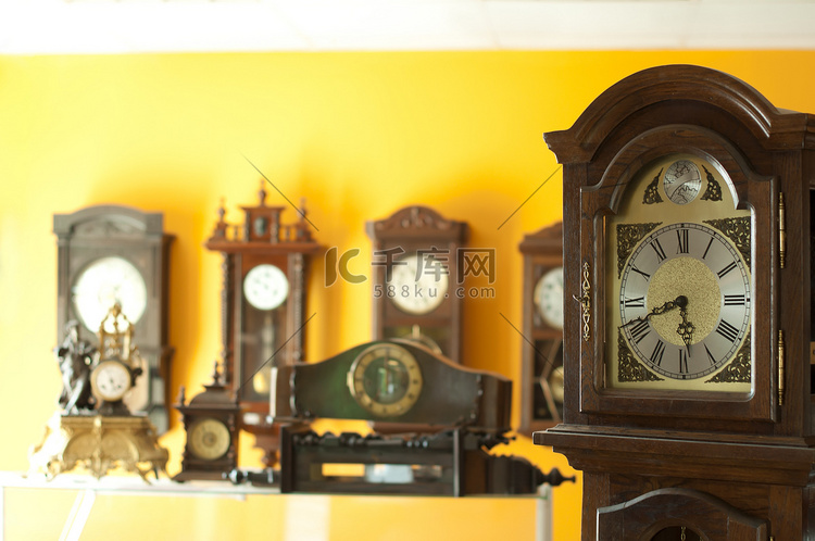 旧古董钟表