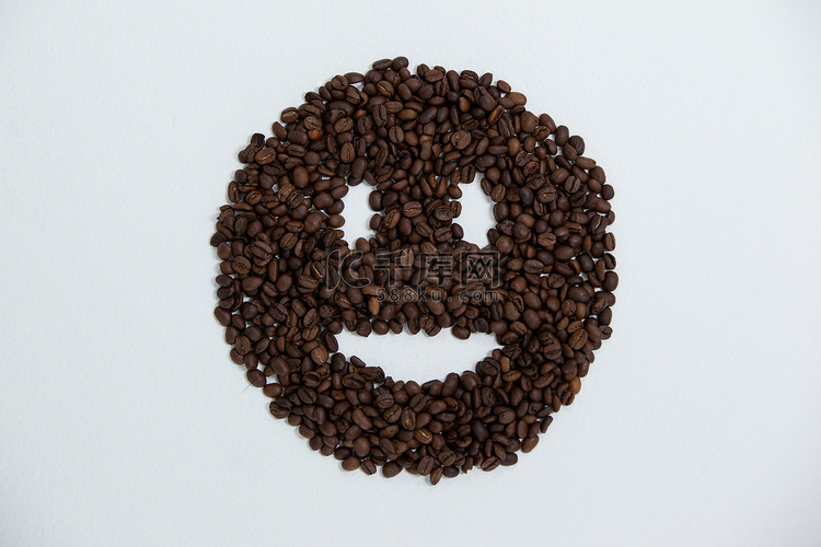 咖啡豆形成笑脸