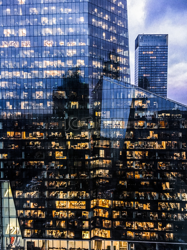 欧洲金融中心的摩天大楼窗户