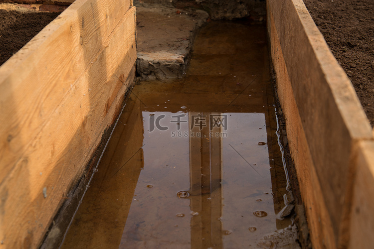 融水淹没温室床间路径