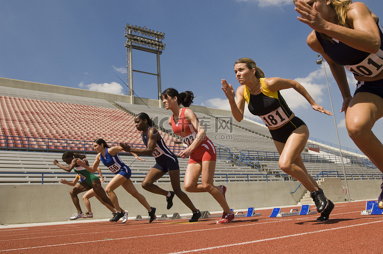 女子田径运动员组短跑