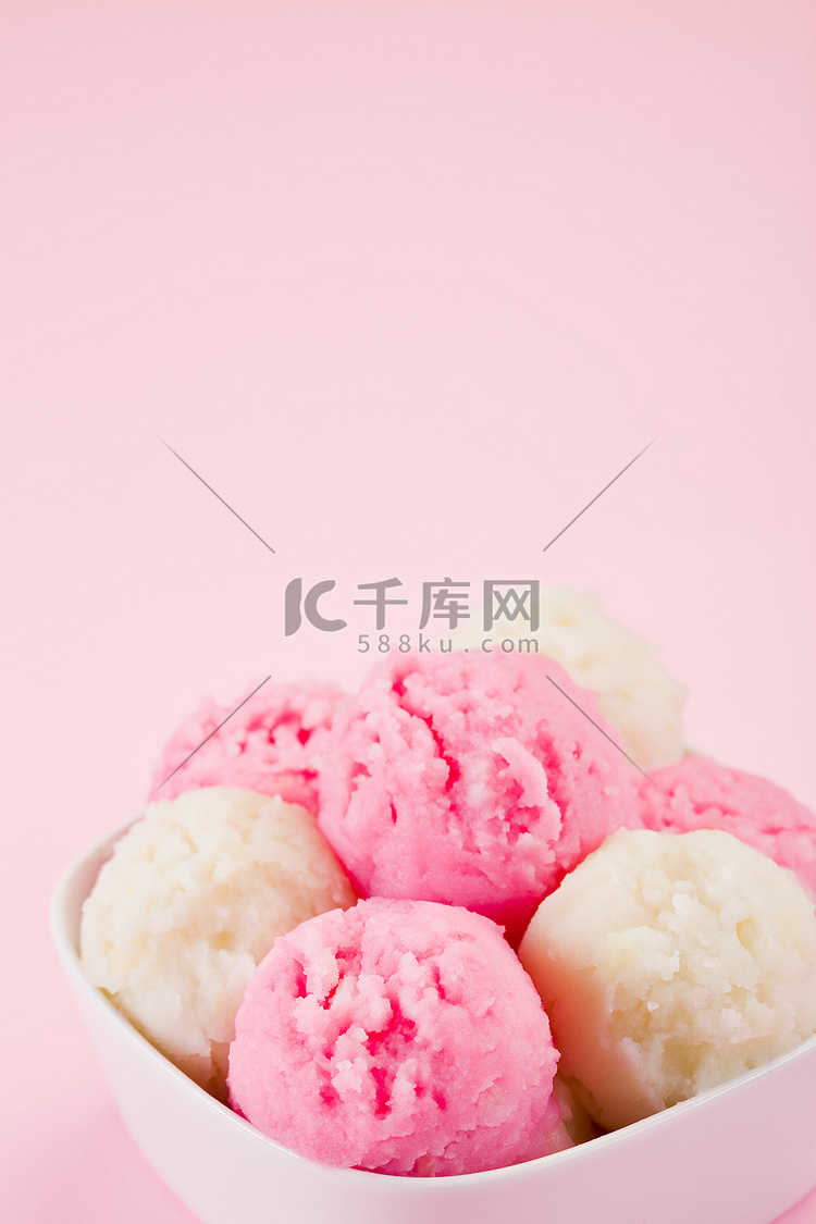 草莓香草冰淇淋