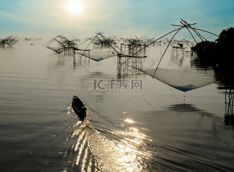 Songkla 早晨日出时的渔