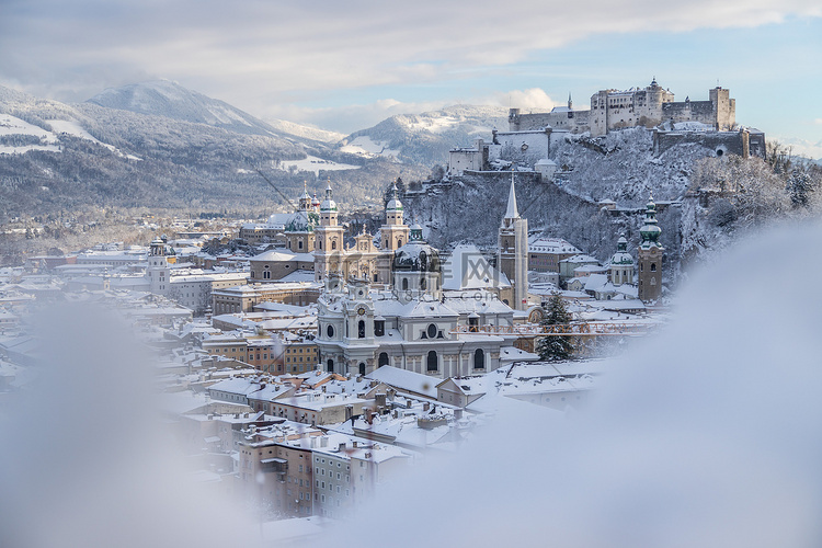 萨尔茨堡全景在冬天：多雪的历史