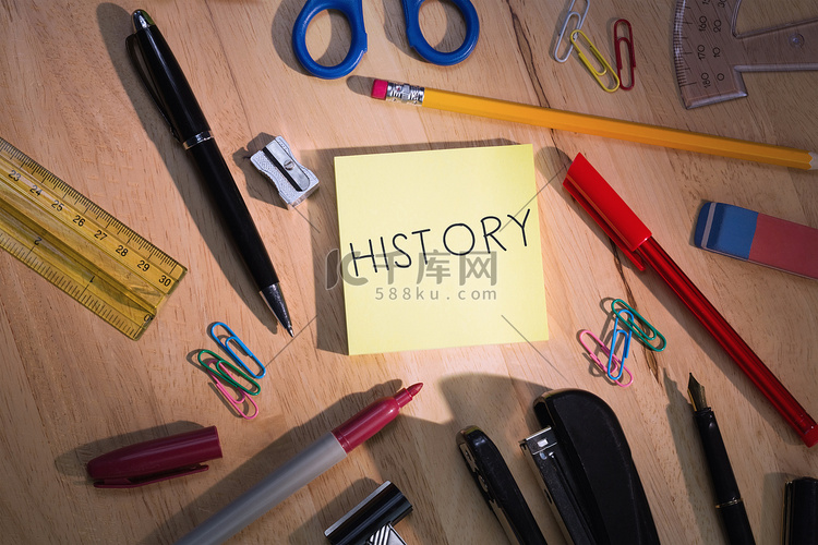 反对学生桌的历史与学习用品