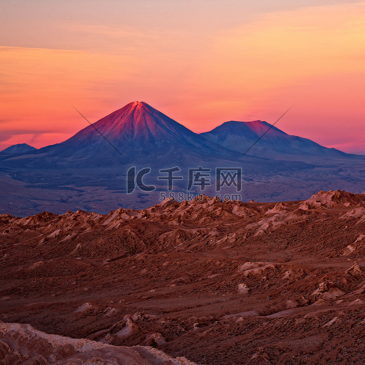 智利利坎卡布尔和朱里克斯火山的