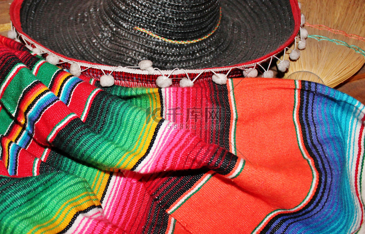 墨西哥嘉年华雨披地毯，色彩鲜艳