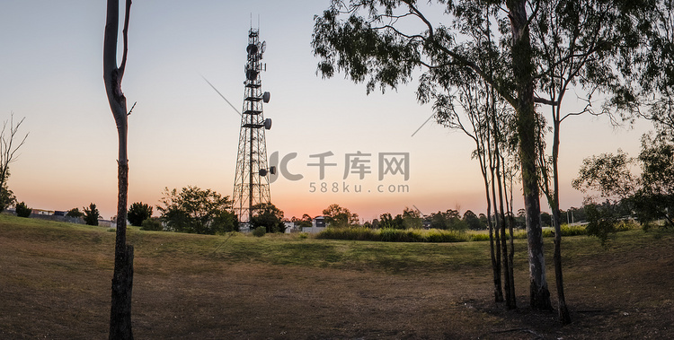 昆士兰的大型无线电和通讯塔。