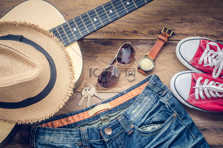 吉他、运动鞋、太阳镜、帽子、手