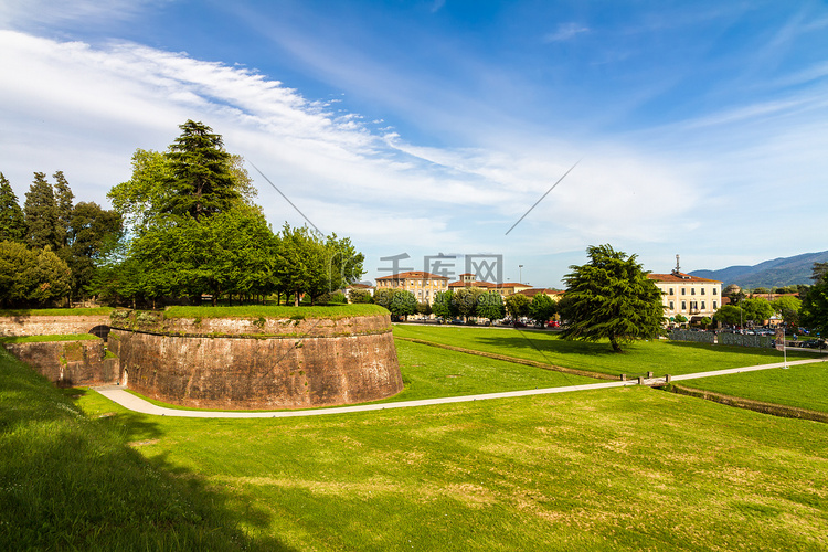 意大利托斯卡纳卢卡的历史城墙
