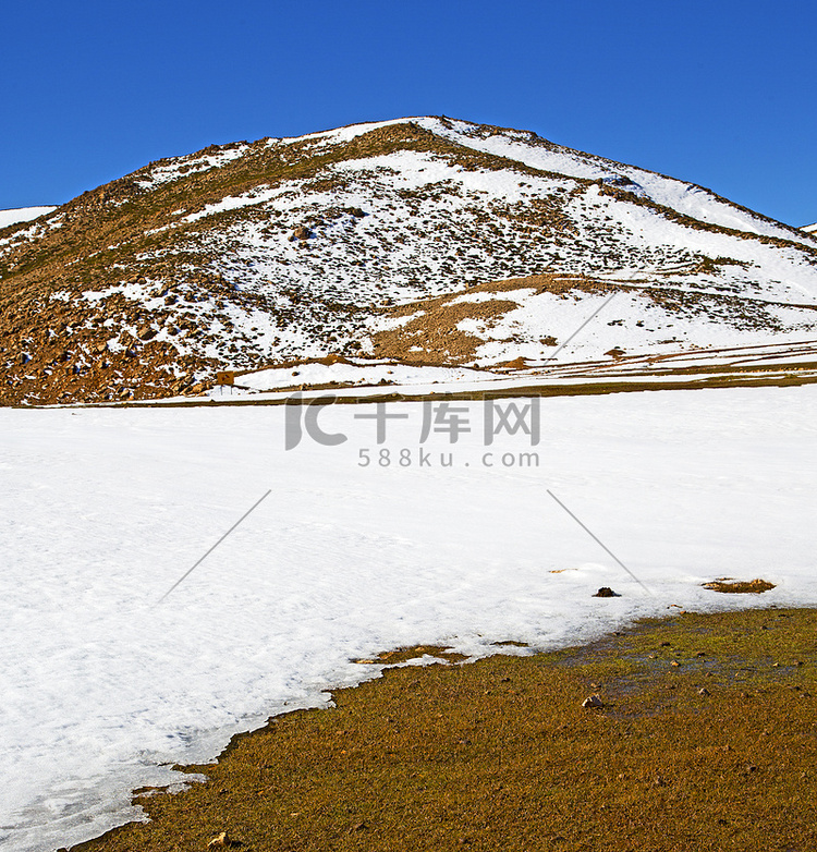 非洲摩洛哥的小山阿特拉斯山谷干