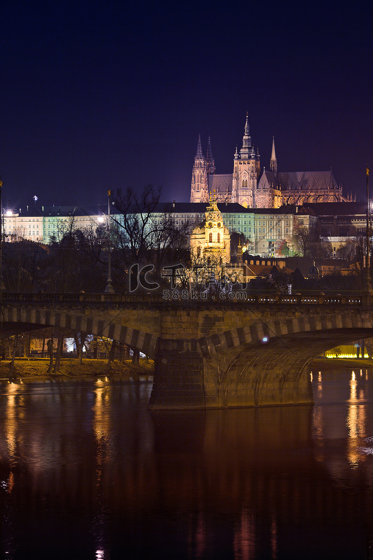 布拉格城堡美丽的夜景