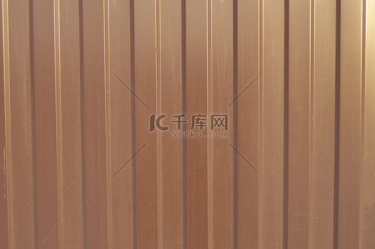 棕色金属壁板，用于制造围栏和外