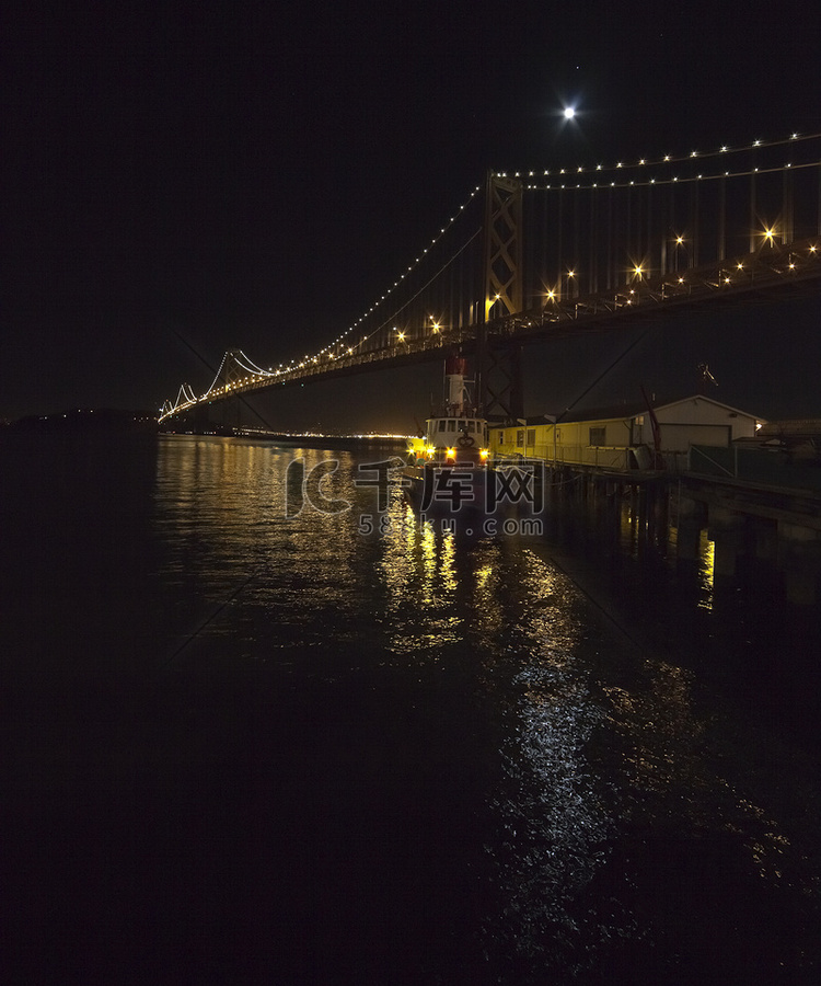 夜幕下的旧金山海湾大桥