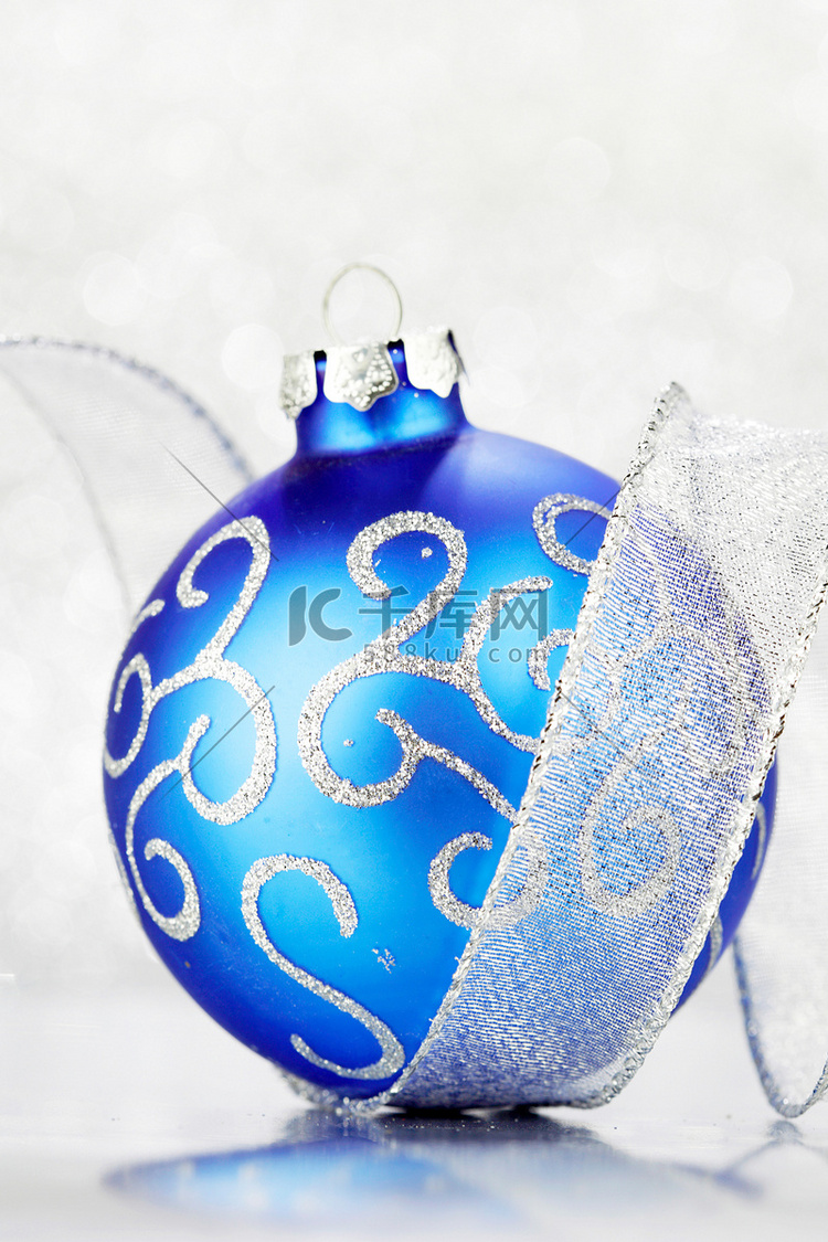 美丽的蓝色圣诞球