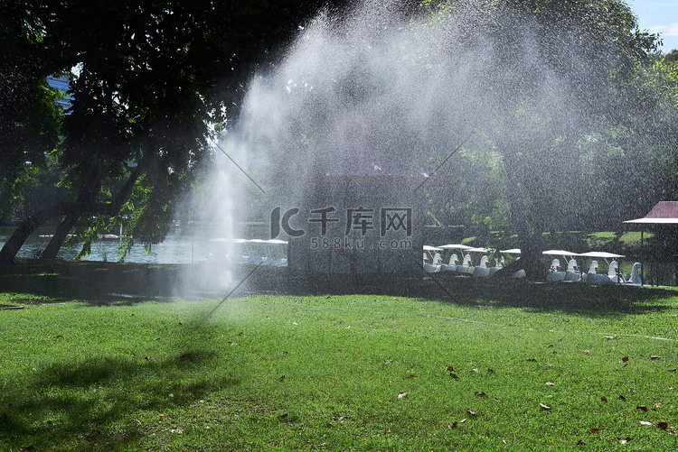 关闭公园的洒水水草