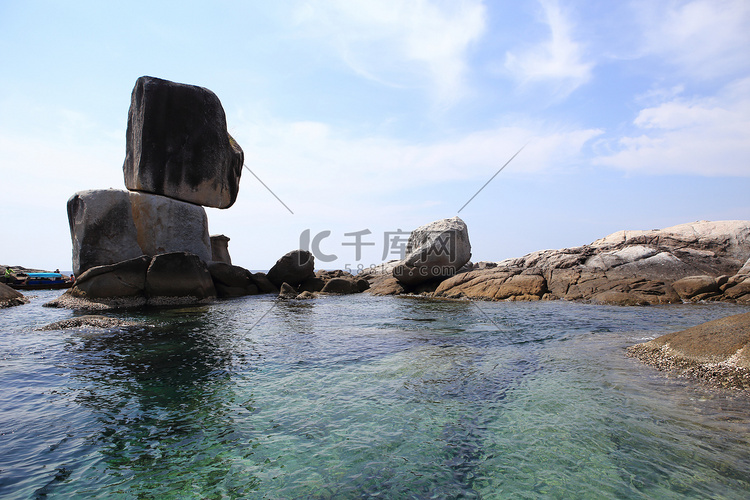 泰国丽贝岛附近安达曼海的大型石