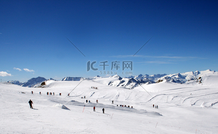 高山滑雪者